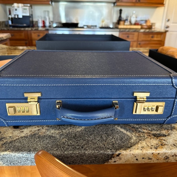 Brand New- Blue- Bosphorus Leather Luxury Watch Case w/ Storage Compartments - Picture 6 of 12